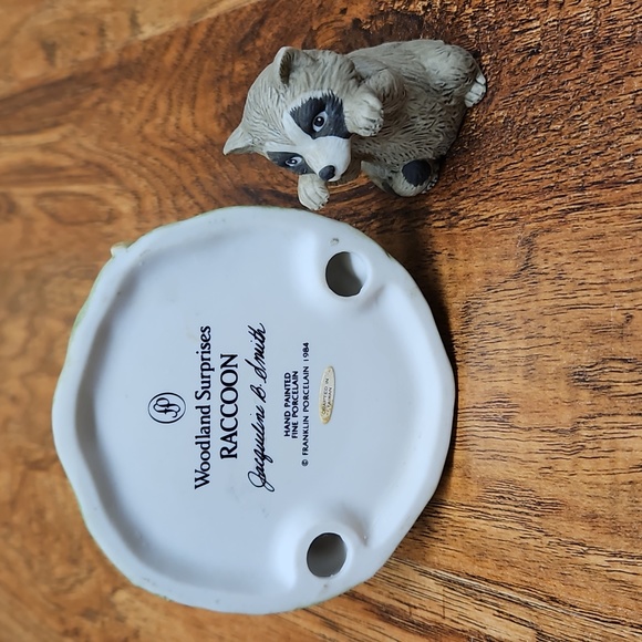 Woodland Surprises Porcelain Raccon - Picture 3 of 3